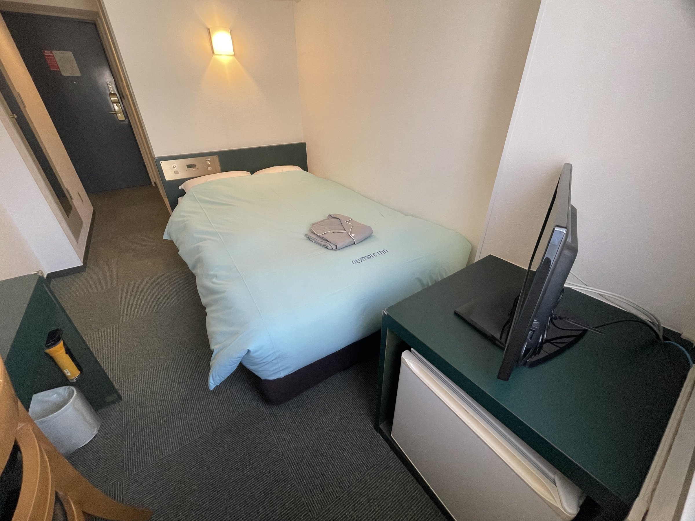Tokyo-Olympic Inn Azabu - Enjoy exclusive amenities such as a swimming pool, fitness center, and comfortable lounge areas. Relax in spacious, thoughtfully designed rooms with luxurious bathtubs, invigorating showers, mini-fridges, and state-of-the-art TVs.